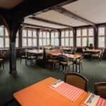 Beeindruckendes Restaurant in historischen Gemäuern mit gemütlicher Atmosphäre und stilvoller Einrichtung für genussvolle kulinarische Erlebnisse in Deutschland.