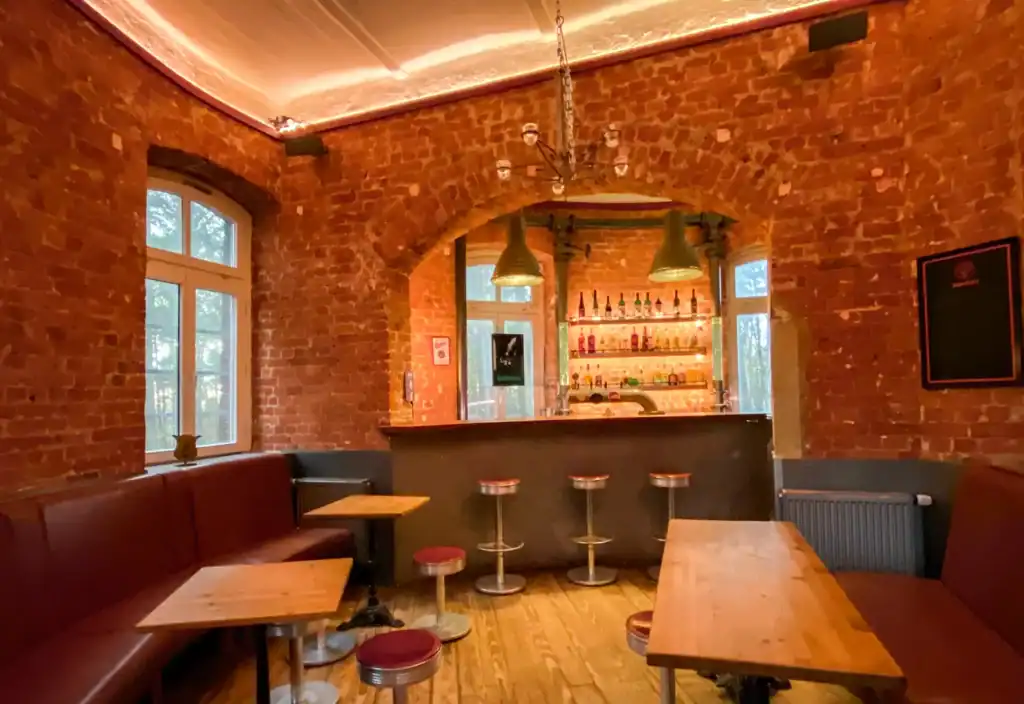 Moderne Bar im Wasserturm Lohbrügge exklusive Party Location Hamburg Ost blaues Licht